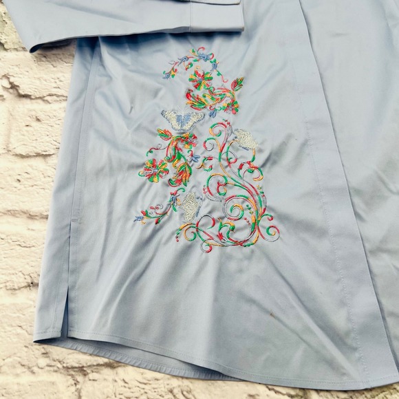 Chicos Embroidered Shirt Blouse Light Blue No Iron Size 1 Large Tunic Pockets - Picture 6 of 11